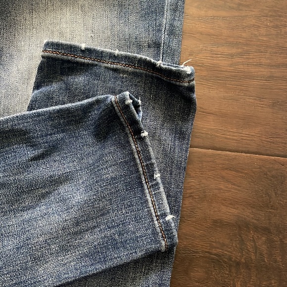 EXPRESS SUPER SKINNY JEANS 2R. Whisking. Little distress. Some stretch - Picture 10 of 11